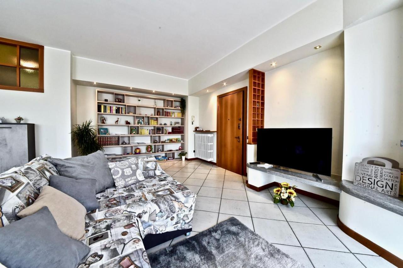 Modern Apartment Halfway Between Milan And Como Cogliate Exterior photo
